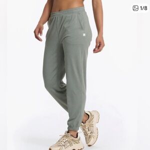 Vuori boyfriend jogger in laurel heather Sz L